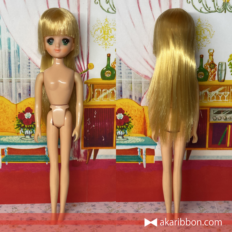 ファッションペアリナちゃんの全身写真。前後からの撮影で、体型バランスやボディの構造、髪型のラインがよく分かる資料的ショット。衣装なしで人形本体の状態を確認可能。