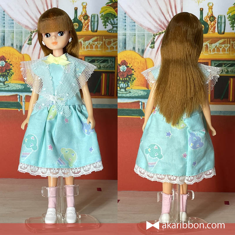 3代目リカちゃんの全身を写したもの。洋服着用