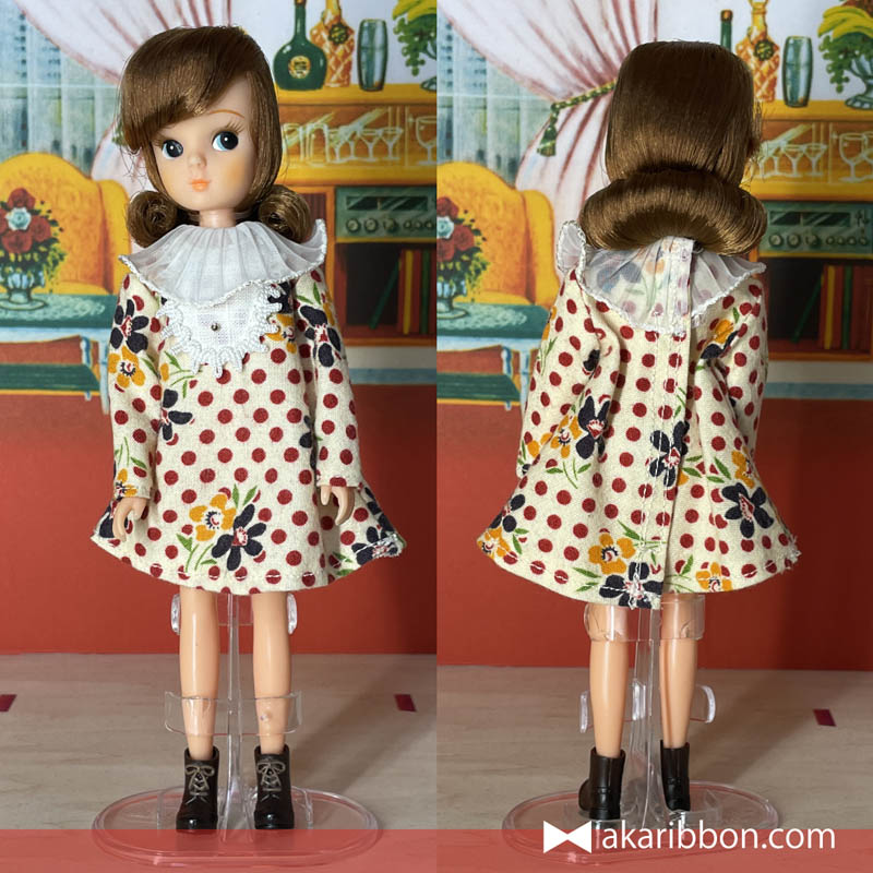 初代リカちゃんの全身を写したもの。洋服着用
